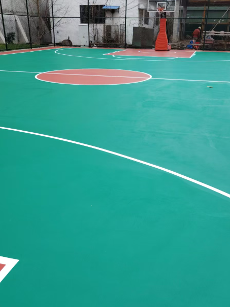 宜丰 球场长期使用易出现地面开裂